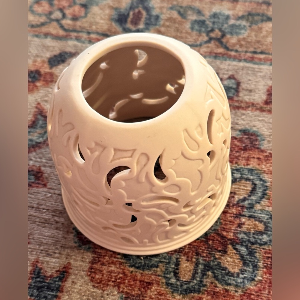 Avon Cream Ceramic piece